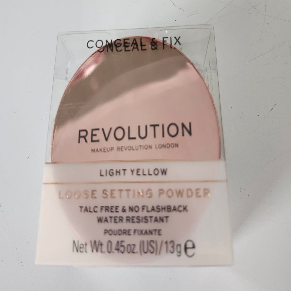 Makeup Revolution Conceal & Fix Loose Setting Powder Light Yellow - Picture 2 of 3